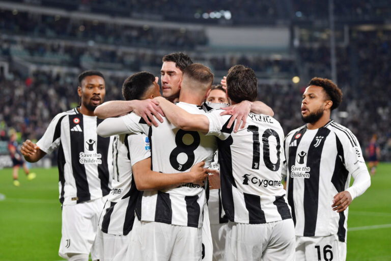 TURIN, ITALY - APRIL 12: Teun Koopmeiners of Juventus celebrates scoring his team's first goal with teammates during the Serie A match between Juventus and Lecce at Allianz Stadium on April 12, 2025 in Turin, Italy. (Photo by Valerio Pennicino/Getty Images)