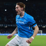 NAPLES, ITALY - APRIL 27: Scott McTominay of Napoli celebrates after scoring his sides firstgoal during the Serie A match between Napoli and Torino at Stadio Diego Armando Maradona on April 27, 2025 in Naples, Italy. (Photo by Francesco Pecoraro/Getty Images)