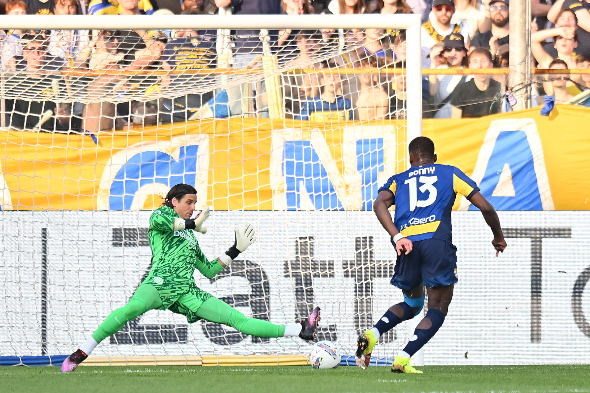 Bonny subject of bidding war between Inter and Napoli 6 PARMA, ITALY - APRIL 05: Zion Suzuki of Parma Calcio misses a chance during the Serie A match between Parma and FC Internazionale at Stadio Ennio Tardini on April 05, 2025 in Parma, Italy. (Photo by Alessandro Sabattini/Getty Images)