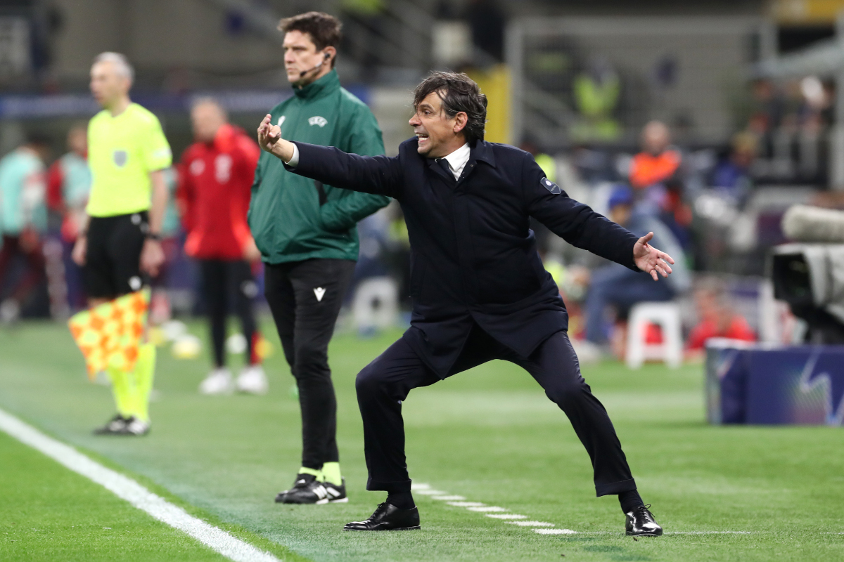 MILAN, ITALY - APRIL 16: Simone Inzaghi, Head Coach of FC Internazionale, gives instructions during the UEFA Champions League 2024/25 Quarter Final Second Leg match between FC Internazionale Milano and FC Bayern München at San Siro on April 16, 2025 in Milan, Italy. (Photo by Marco Luzzani/Getty Images)