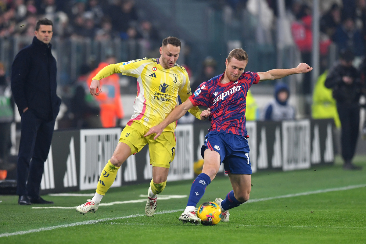 Italiano warns Juventus: Bologna will ‘try to make history’ in Serie A clash 11 Tommaso Pobega of Bologna is put under pressure by Teun Koopmeiners of Juventus during the Serie A match between Juventus and Bologna at Allianz Stadium on December 07, 2024 in Turin, Italy. (Photo by Valerio Pennicino/Getty Images)