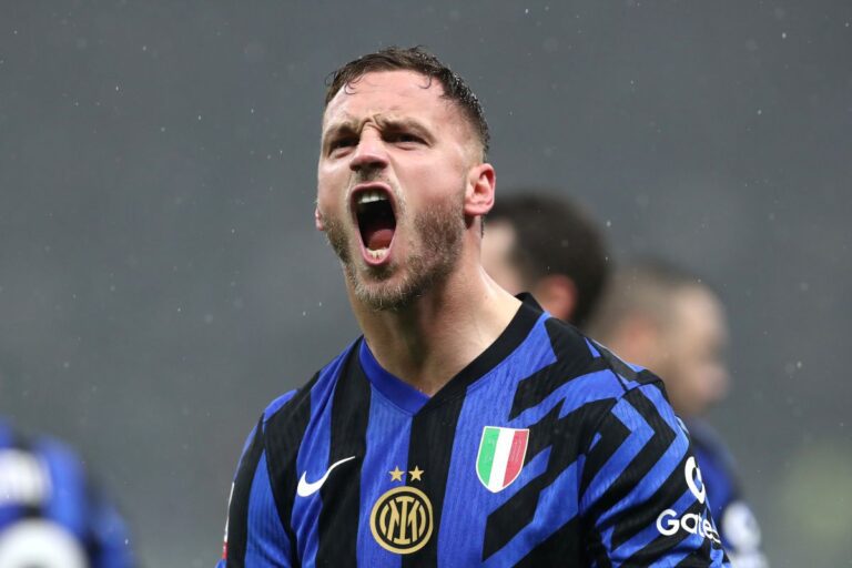 MILAN, ITALY - FEBRUARY 25: Marko Arnautovic of FC Internazionale celebrates scoring his team's first goal during the Coppa Italia Quarter Final match between FC Internazionale and SS Lazio at Stadio Giuseppe Meazza on February 25, 2025 in Milan, Italy. (Photo by Marco Luzzani/Getty Images)