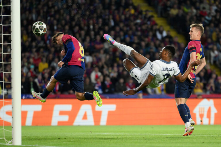 BARCELONA, SPAIN - APRIL 30: Denzel Dumfries of FC Internazionale scores his team's second goal whilst under pressure from Pedri and Frenkie de Jong of FC Barcelona during the UEFA Champions League 2024/25 Semi Final First Leg match between FC Barcelona and FC Internazionale Milano at Estadi Olimpic Lluis Companys on April 30, 2025 in Barcelona, Spain. (Photo by David Ramos/Getty Images)