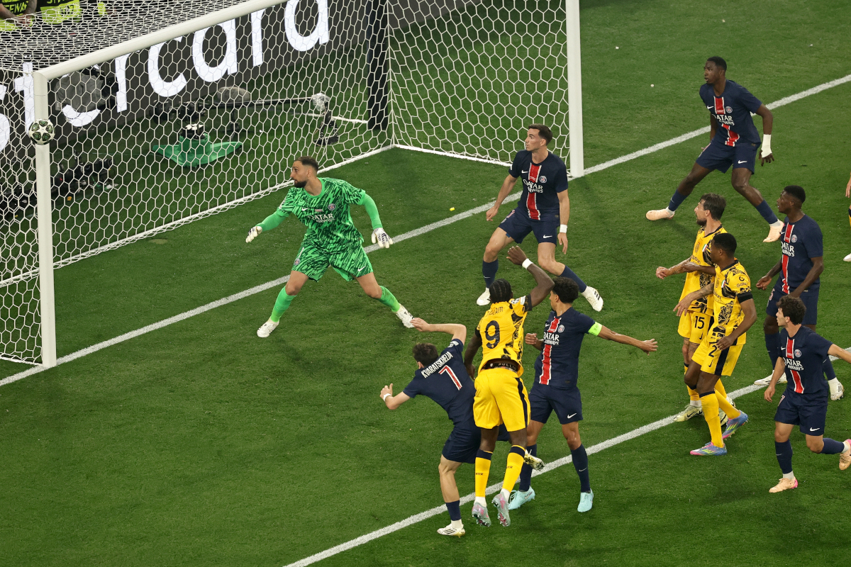 epa12147986 Marcus Thuram (#9) of Inter heads wide during the UEFA Champions League final between Paris Saint-Germain and Internazionale Milano in Munich, Germany 31 May 2025. EPA-EFE/FRIEDEMANN VOGEL