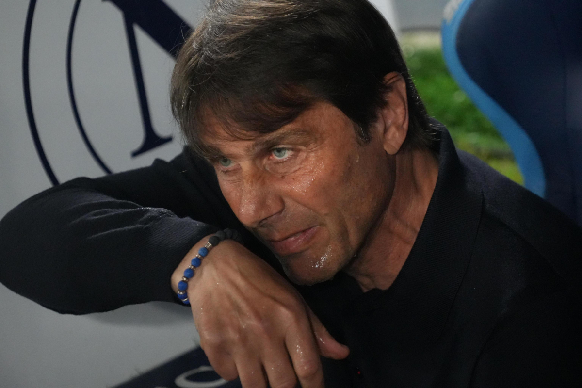 epa12092720 Napoli's head coach Antonio Conte during the Italian Serie A soccer match SSC Napoli vs CF Genoa at Diego Armando Maradona stadium in Naples, 11 May 2025. EPA-EFE/CESARE ABBATE
