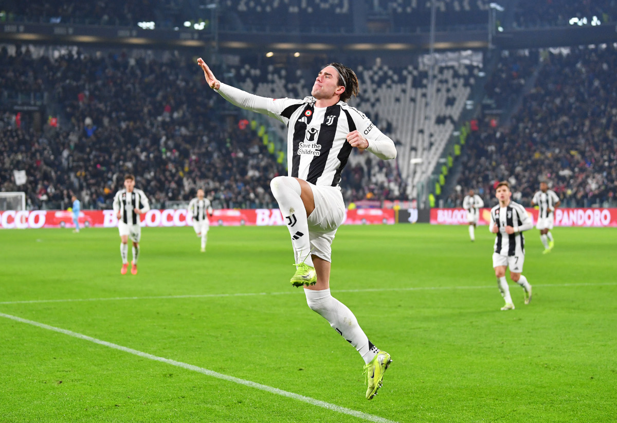 Juventus striker Vlahovic a transfer target for Mourinho’s Fenerbahce – report 4 TURIN, ITALY - DECEMBER 17: Dusan Vlahovic of Juventus celebrates scoring his team's first goal during the Coppa Italia match between Juventus FC and Cagliari Calcio at Allianz Stadium on December 17, 2024 in Turin, Italy. (Photo by Valerio Pennicino/Getty Images)