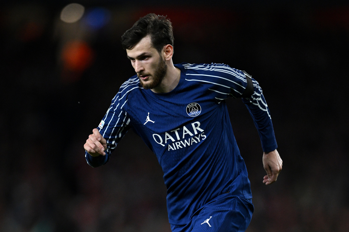 LONDON, ENGLAND - APRIL 29: Khvicha Kvaratskhelia of Paris Saint-Germain during the UEFA Champions League 2024/25 Semi Final First Leg match between Arsenal FC and Paris Saint-Germain at Emirates Stadium on April 29, 2025 in London, England. (Photo by Justin Setterfield/Getty Images) (Photo by Justin Setterfield/Getty Images)