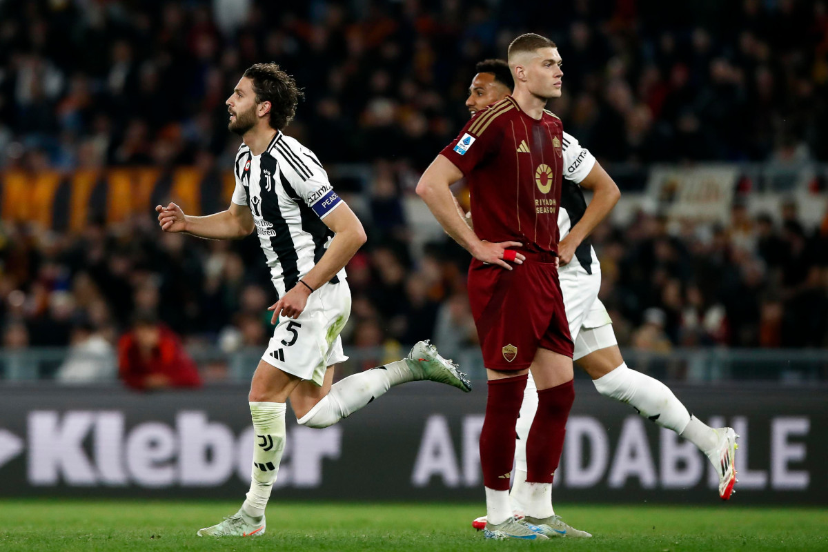 Man City’s lesson shows Juventus need more than Tudor says 11 epa12014617 Juventus Manuel Locatelli jubilates after scoring the opening goal during the Italian Serie A soccer match AS Roma vs Juventus FC at Olimpico stadium in Rome, Italy, 06 April 2025. EPA-EFE/ANGELO CARCONI