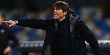 Napoli, la giornata cruciale: a Lecce l'ultimo bivio e Conte chiede piedi per terra