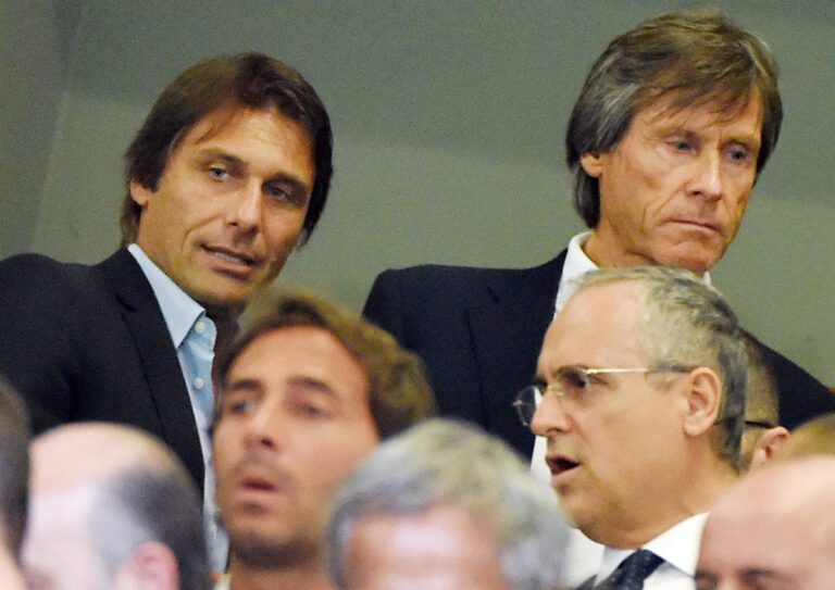epa04378043 Italian national soccer team head coach Antonio Conte (L) and the national team's new manager Gabriele Oriali (R) pictured in the stands during the Italian Serie A soccer match between AC Milan and SS Lazio at the Giuseppe Meazza stadium in Milan, Italy, 31 August 2014. EPA/DANIEL DAL ZENNARO