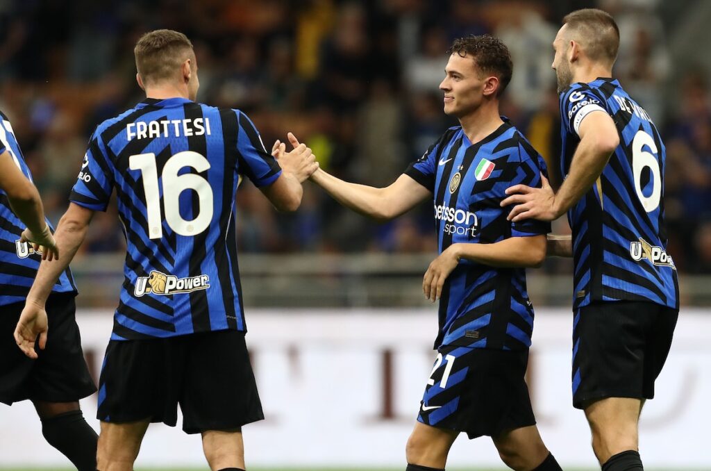MILAN, ITALY - MAY 03: Kristjan Asllani with his team-mates Davide Frattesi and Stefan De Vrij after scoring their team's first goal during the Serie A match between FC Internazionale and Hellas Verona FC at Stadio Giuseppe Meazza on May 03, 2025 in Milan, Italy. (Photo by Marco Luzzani/Getty Images)