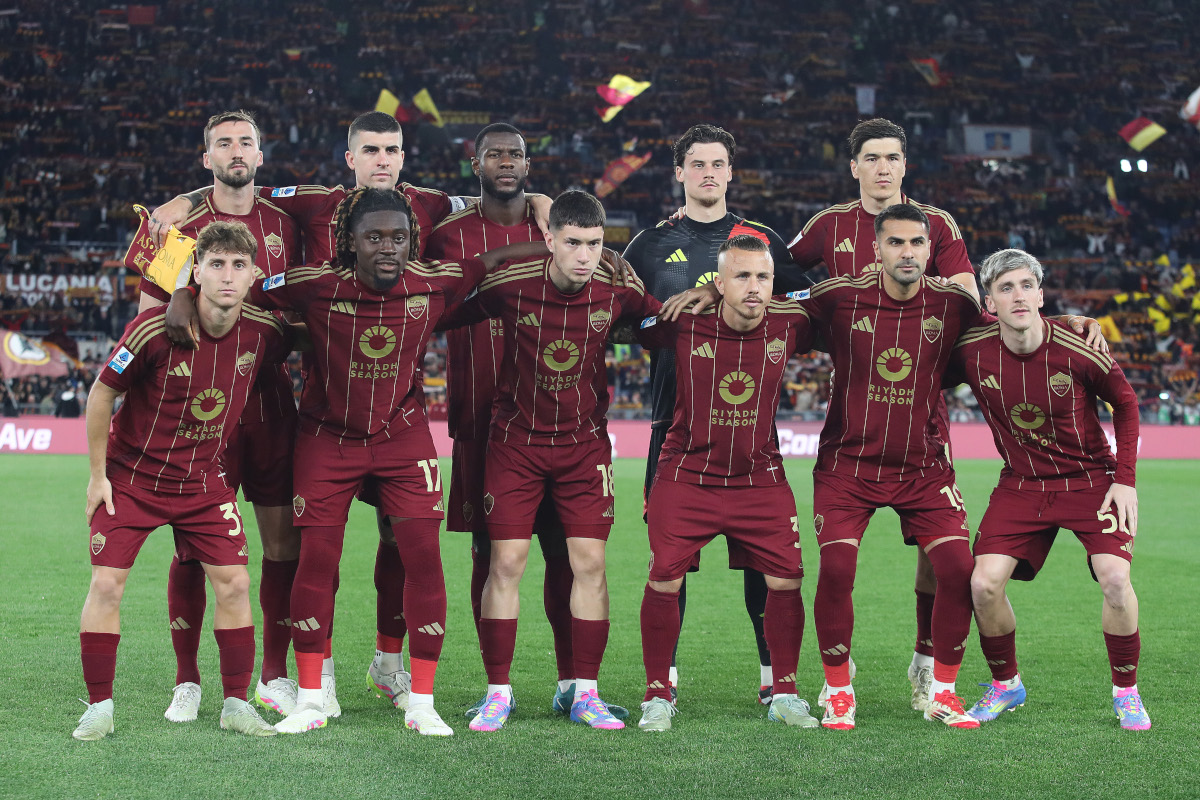 Ranieri: ‘Would be a mistake’ to continue as Roma coach, even with Champions 6 ROME, ITALY - APRIL 19: The players of AS Roma pose for a team photo prior to kick-off ahead of the Serie A match between AS Roma and Verona at Stadio Olimpico on April 19, 2025 in Rome, Italy. (Photo by Paolo Bruno/Getty Images)
