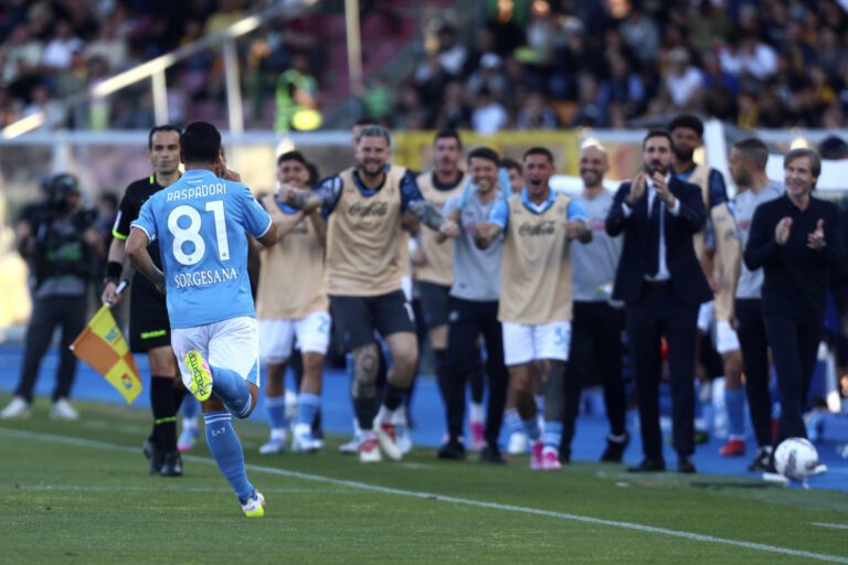 LECCE, ITALY - MAY 03: Giacomo Raspadori of Napoli celebrates with their teammates after scoring his team's opening goal during the Serie A match between Lecce and Napoli at Stadio Via del Mare on May 03, 2025 in Lecce, Italy. (Photo by Maurizio Lagana/Getty Images)