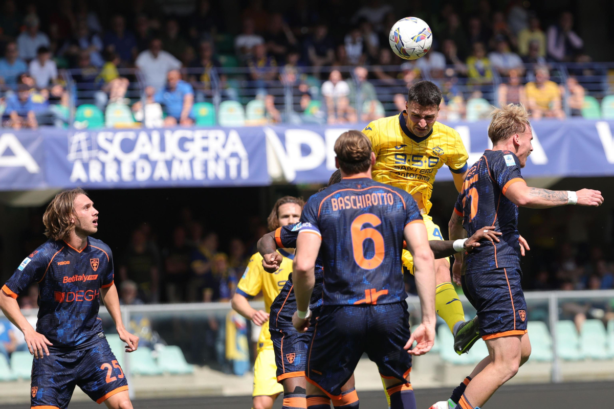 epa12091133 Hellas Verona's Diego Coppola scores the 1-1 goal during the Italian Serie A soccer match Hellas Verona FC vs US Lecce at Marcantonio Bentegodi Stadium in Verona, Italy, 11 May 2025. EPA-EFE/EMANUELE PENNACCHIO
