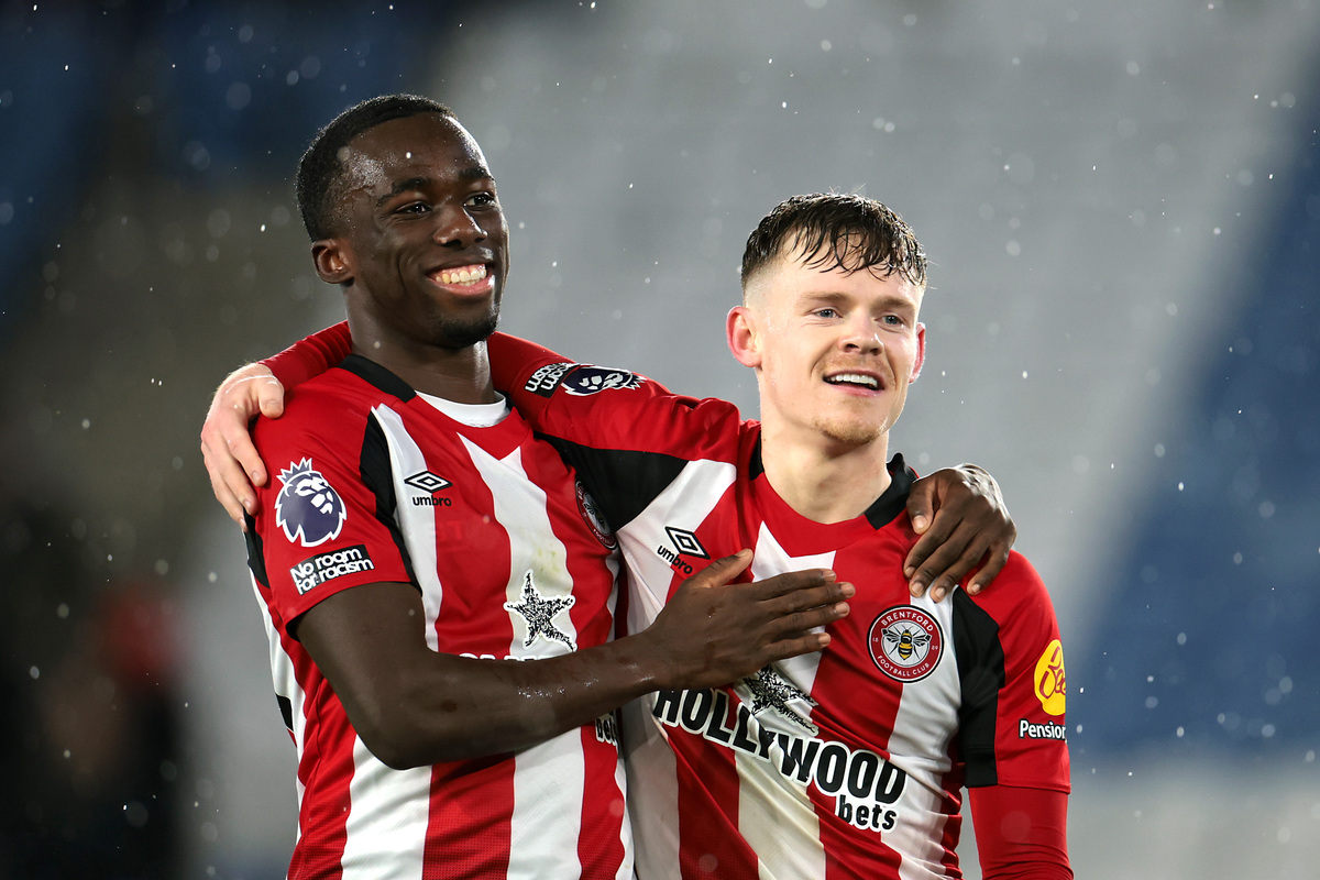 Official Italy squad for U21 European Championship 7 LEICESTER, ENGLAND - FEBRUARY 21: Michael Kayode and Keane Lewis-Potter of Brentford embrace as they show appreciation to the fans at full-time following the team's victory in the Premier League match between Leicester City FC and Brentford FC at The King Power Stadium on February 21, 2025 in Leicester, England. (Photo by Mark Thompson/Getty Images)