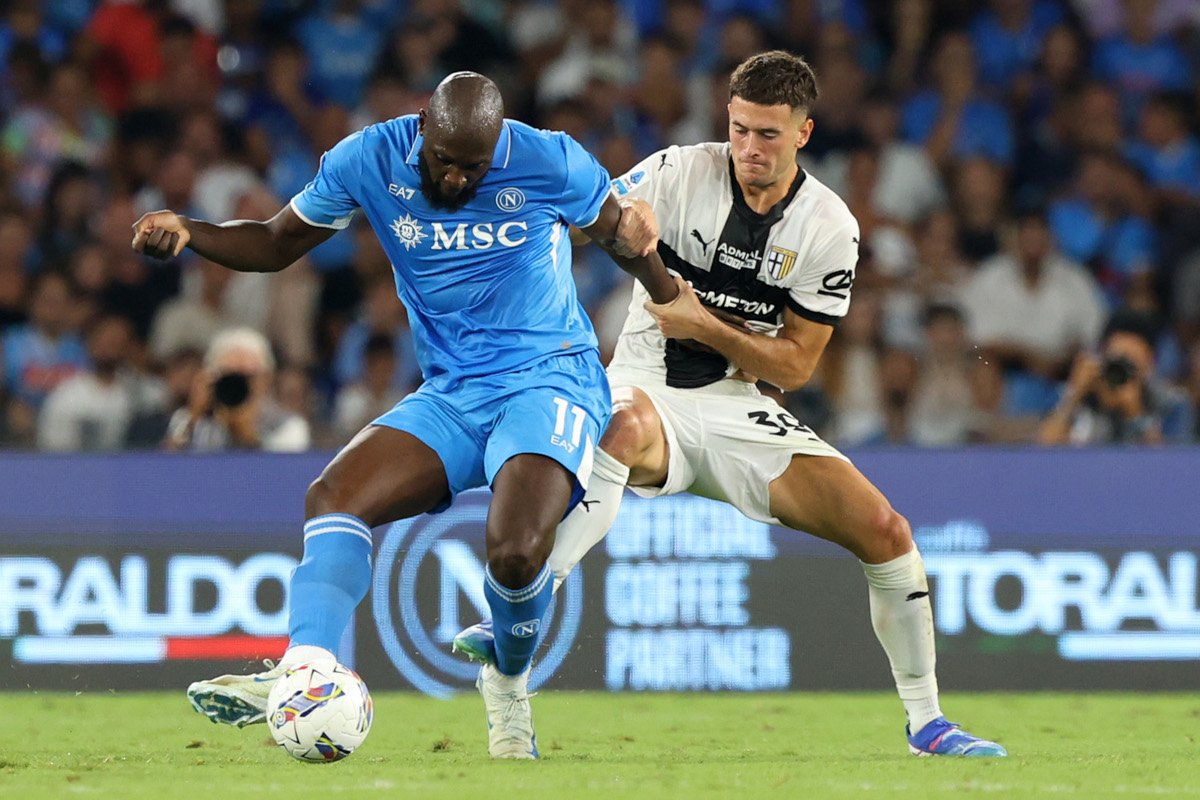 What can be decided in Serie A this fine settimana 6 NAPOLI, ITALY - AUGUST 31: Romelu Lukaku of SSC Napoli battles for possession with Alessandro Circati of Parma during the Serie A match between Napoli and Parma at Stadio Diego Armando Maradona on August 31, 2024 in Napoli, Italy. (Photo by Francesco Pecoraro/Getty Images)