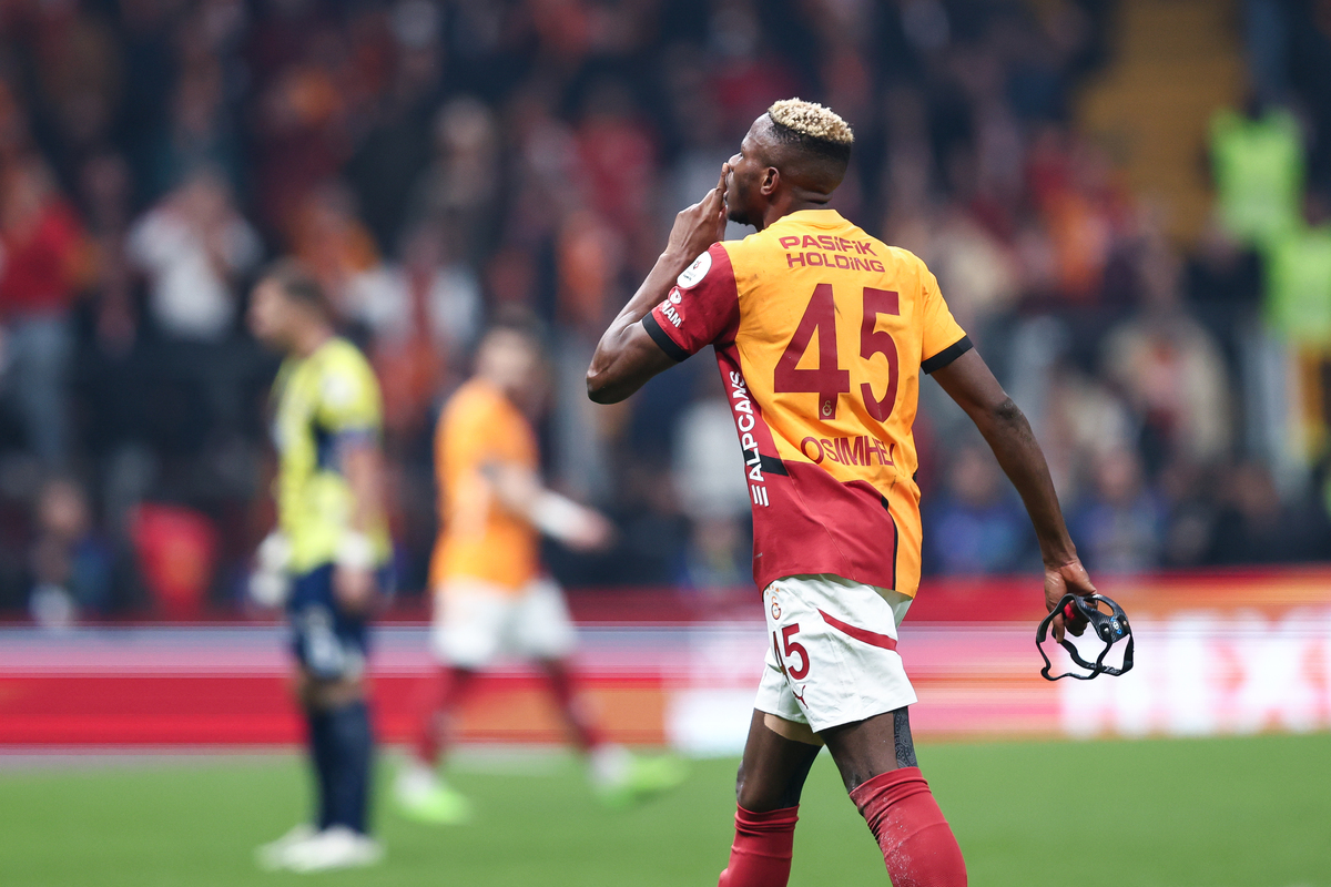 Exclusive: Osimhen to review altre soluzioni options as Juventus change stance 6 ISTANBUL, TURKEY - FEBRUARY 23: Victor Osimhen of Galatasaray gestures during the Turkish Super League match between Galatasaray and Fenerbahce at Rams Park Stadium on February 23, 2025 in Istanbul, Turkey. (Photo by Ahmad Mora/Getty Images)