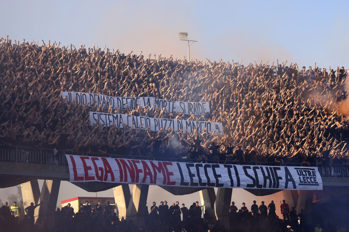 Why Lecce vs. Napoli play halted for over 5 minutes by angry fans 7 LECCE, ITALY - MAY 03: Supporters of Lecce during the Serie A match between Lecce and Napoli at Stadio Via del Mare on May 03, 2025 in Lecce, Italy. (Photo by Maurizio Lagana/Getty Images)