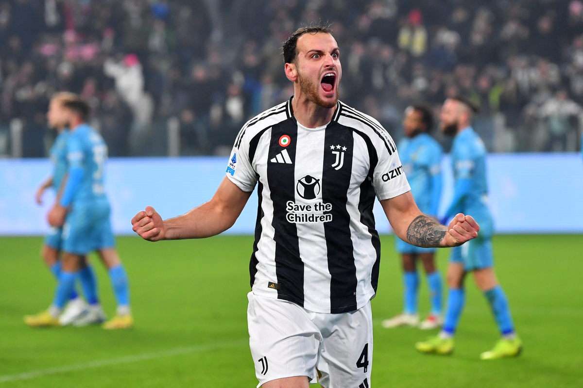 Napoli ask after Scalvini to bring solidity to the defence 7 TURIN, ITALY - DECEMBER 14: Federico Gatti of Juventus celebrates scoring his team's first goal during the Serie A match between Juventus and Venezia at Allianz Stadium on December 14, 2024 in Turin, Italy. (Photo by Valerio Pennicino/Getty Images)