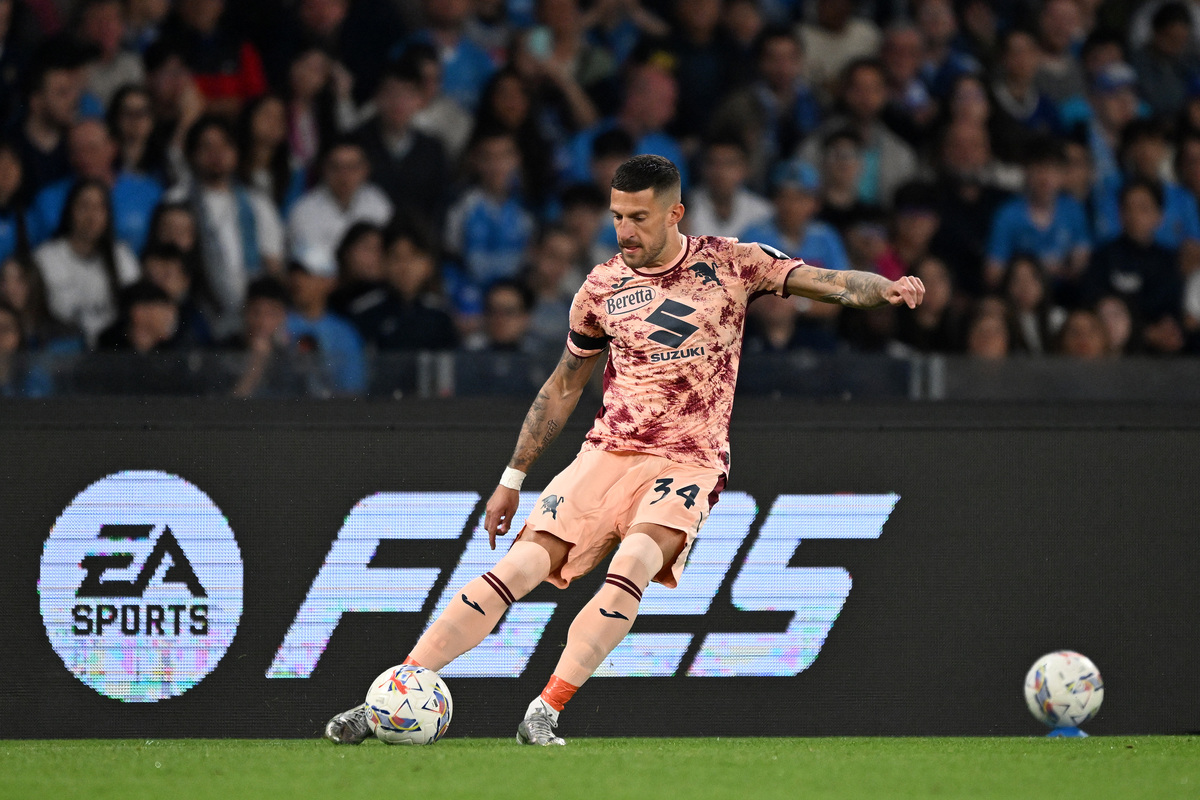 Exclusive: Pioli return can scrap Torino and Fiorentina’s transfer plans for Biraghi 6 NAPLES, ITALY - APRIL 27: Cristiano Biraghi of Torino during the Serie A match between Napoli and Torino at Stadio Diego Armando Maradona on April 27, 2025 in Naples, Italy. (Photo by Francesco Pecoraro/Getty Images)