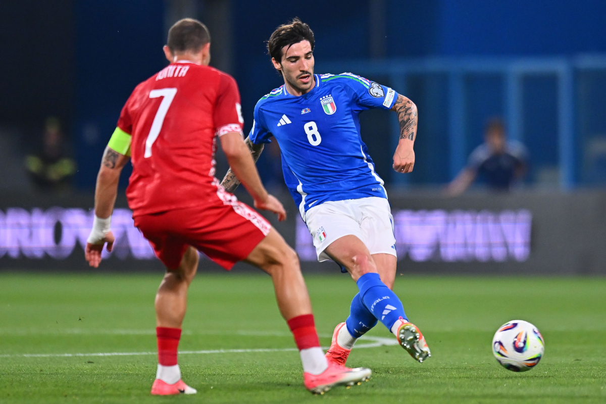 REGGIO NELL'EMILIA, ITALY - JUNE 9: Sandro Tonali of Italy during the FIFA 2026 Qualifier between Italy and Moldova at Mapei Stadium - Citta' del Tricolore on June 09, 2025 in Reggio nell'Emilia, Italy. (Photo by Alessandro Sabattini/Getty Images)