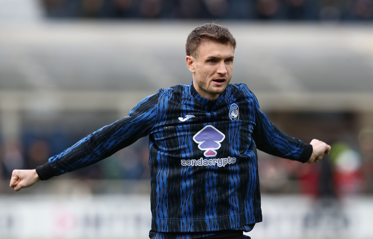 Bologna defenders Beukema and Posch pushing for the exit 4 BERGAMO, ITALY - MARCH 01: Stefan Posch of Atalanta warms up prior to the Serie A match between Atalanta and Venezia at Gewiss Stadium on March 01, 2025 in Bergamo, Italy. (Photo by Marco Luzzani/Getty Images)