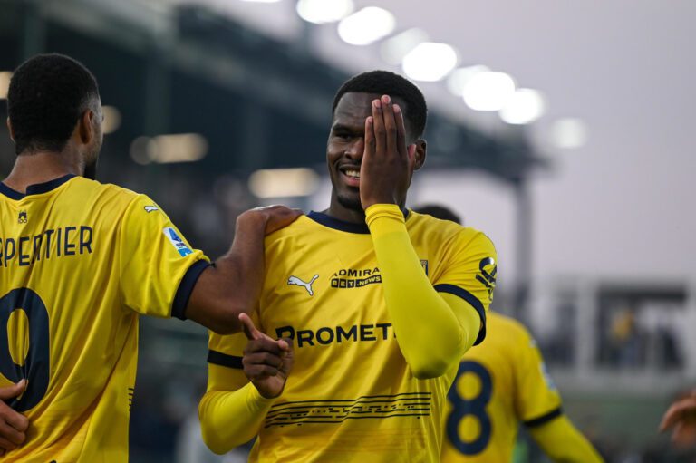 epa11711761 Parmas Ange-Yoan Bonny celebrates after scoring during the italian soccer Serie A match between Venezia Football Club vs Parma Calcio at the Pier Luigi Penzo stadium in Venice, Italy, 09 November 2024. EPA-EFE/Alessio Marini