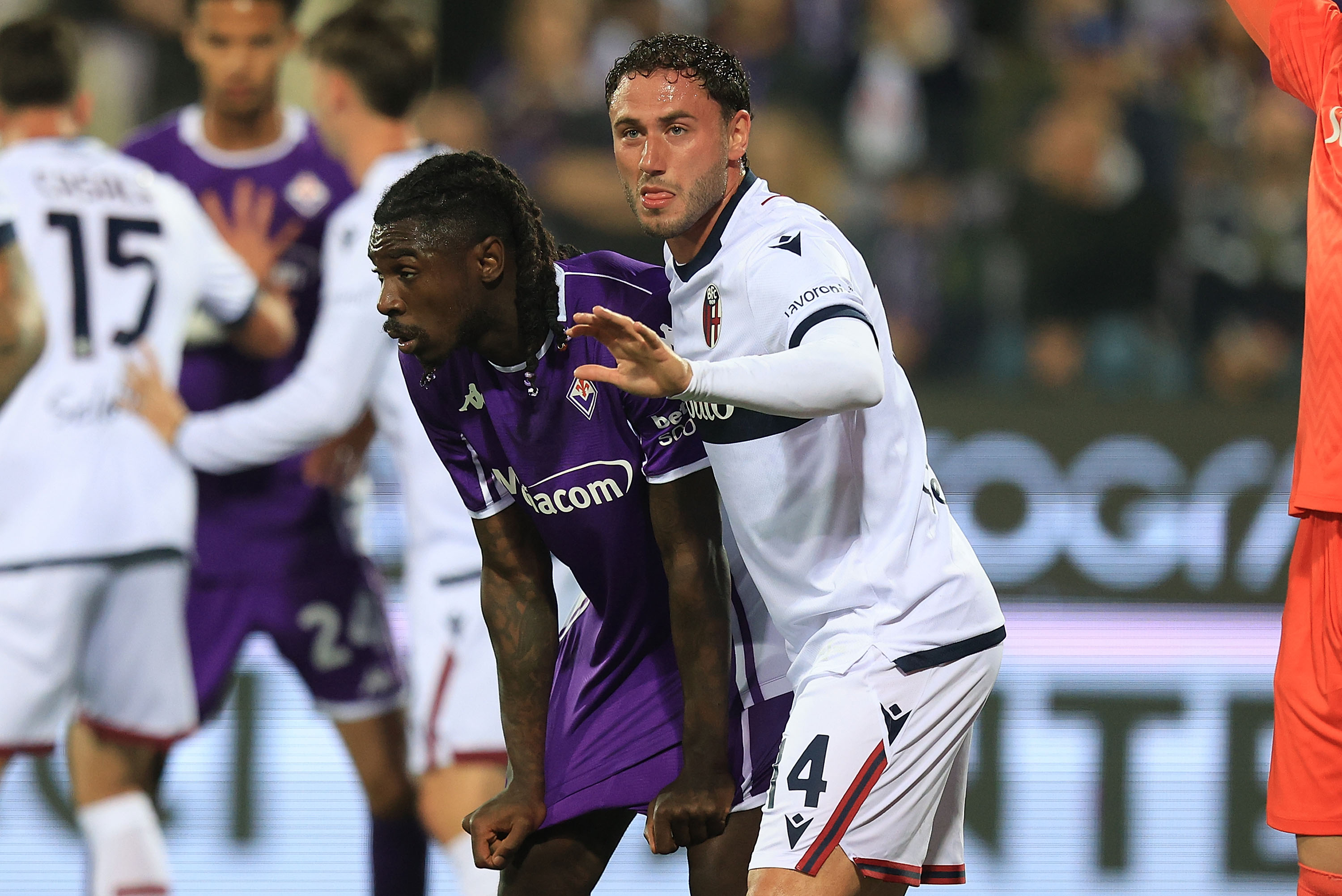 Exclusive: Fiorentina and Bologna in talks with emerging 18-year-old striker 4 FLORENCE, ITALY - MAY 18: Moise Kean of ACF Fiorentina and Davide Calabria of Bologna FC 1909 looks on during the Serie A match between Fiorentina and Bologna at Stadio Artemio Franchi on May 18, 2025 in Florence, Italy. (Photo by Gabriele Maltinti/Getty Images)