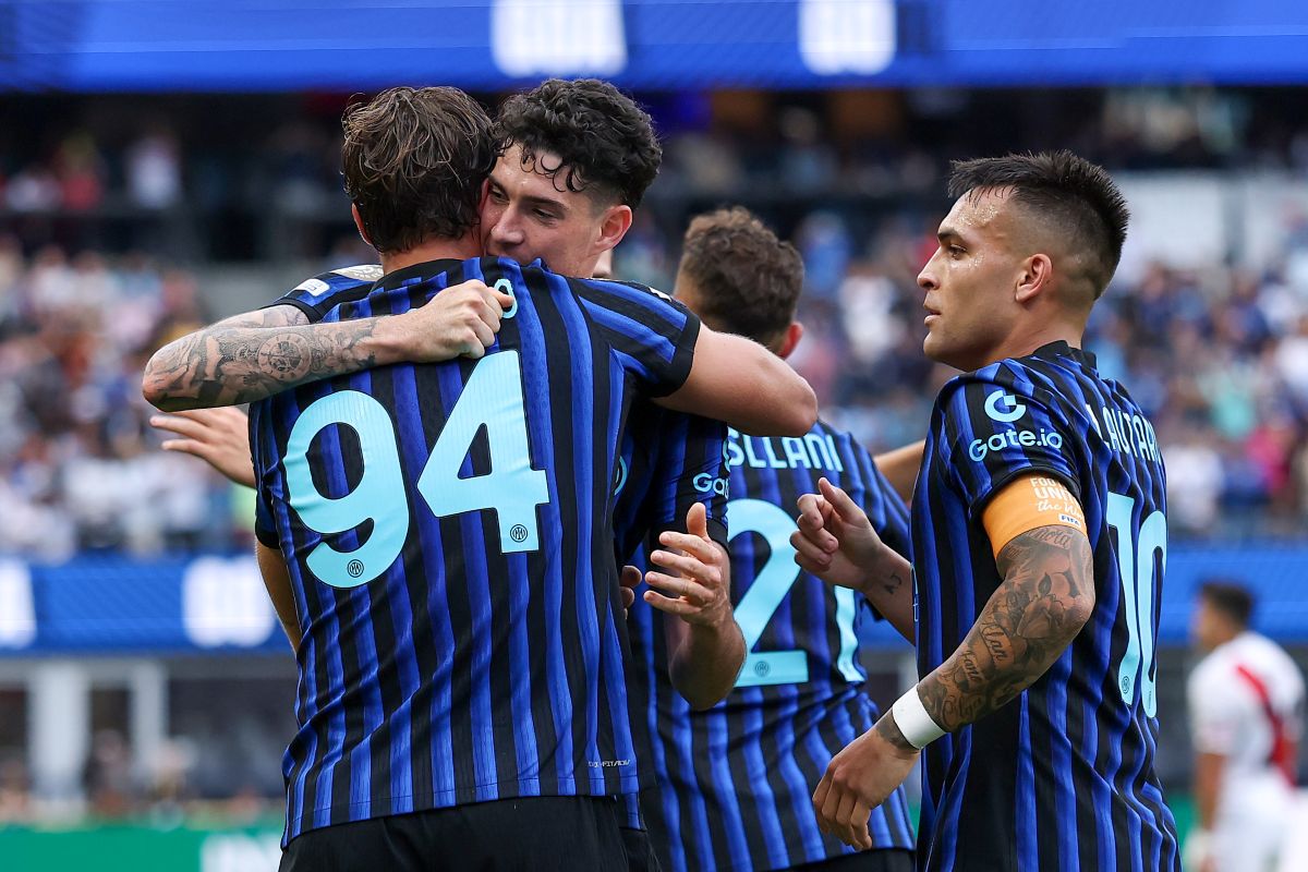SEATTLE, WASHINGTON - JUNE 25: Francesco Esposito #94 of FC Internazionale Milano celebrates scoring his team's first goal during the FIFA Club World Cup 2025 group E match between FC Internazionale Milano and CA River Plate at Lumen Field on June 25, 2025 in Seattle, Washington. (Photo by Buda Mendes/Getty Images)