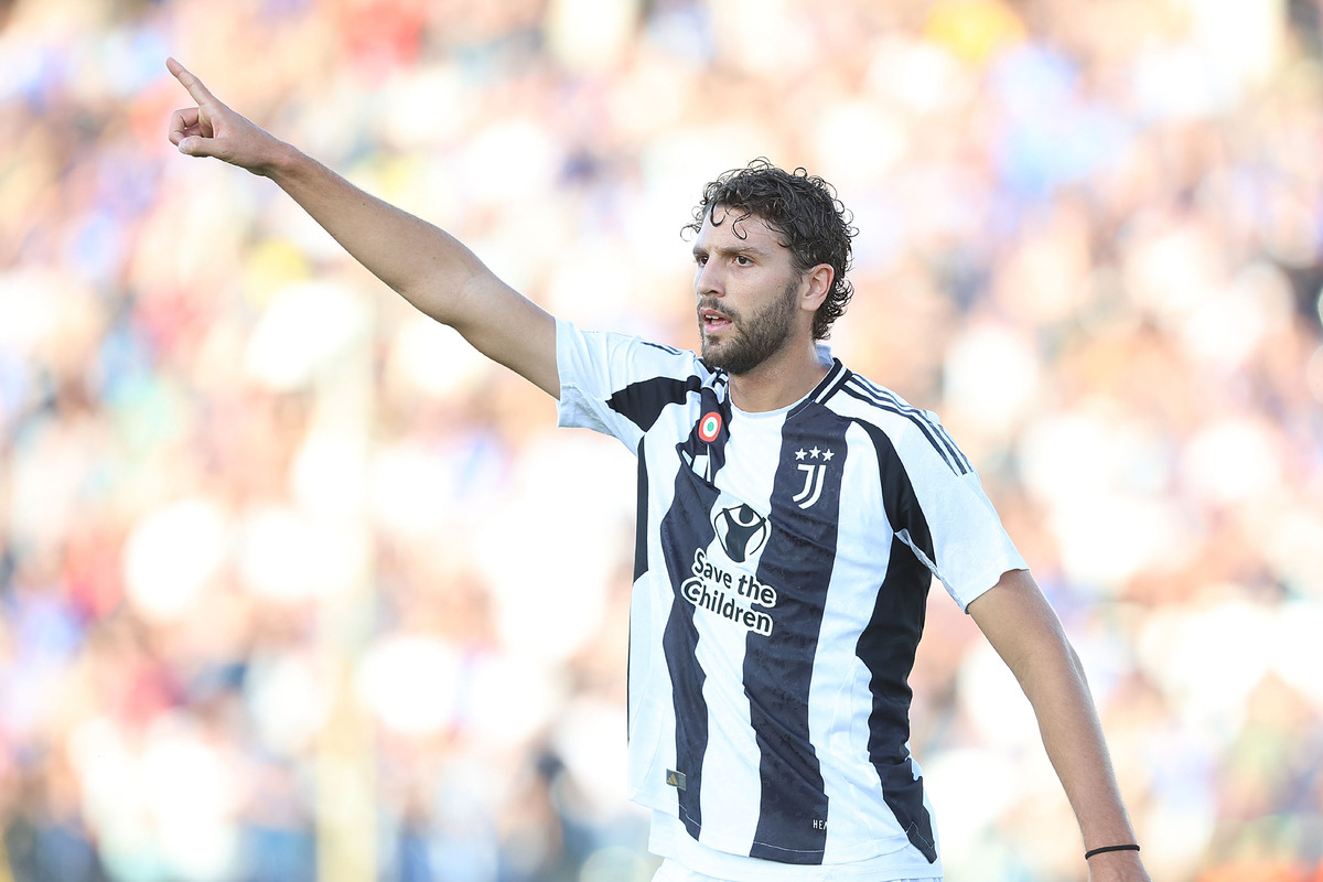 Italy await news of Locatelli injury ahead of big matches 7 EMPOLI, ITALY - SEPTEMBER 14: Manuel Locatelli of Juventus reacts during the Serie A match between Empoli and Juventus at Stadio Carlo Castellani on September 14, 2024 in Empoli, Italy. (Photo by Gabriele Maltinti/Getty Images)