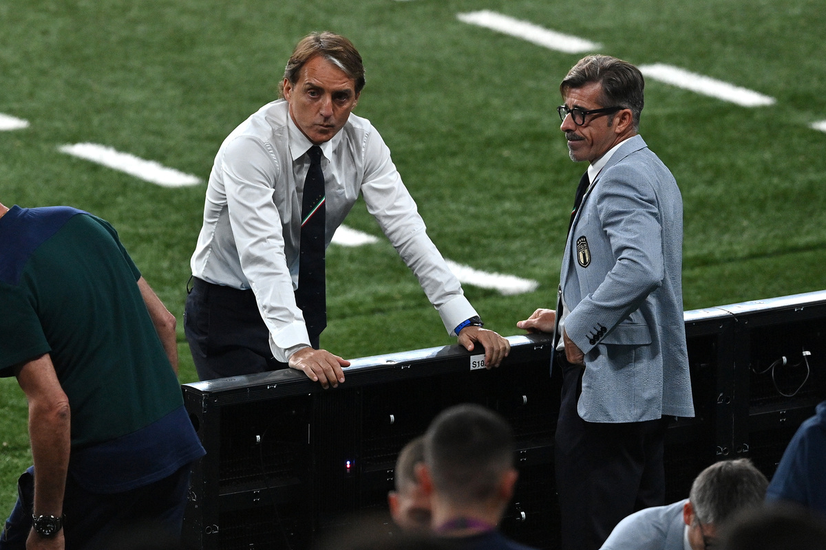 Mancini refuses to answer Spalletti: ‘More important things’ 9 Roberto Mancini, Head Coach of Italy interacts with Alberigo Evani, Assistant Coach of Italy during the UEFA Euro 2020 Championship Round of 16 match between Italy and Austria at Wembley Stadium at Wembley Stadium on June 26, 2021 in London, England. (Photo by Justin Tallis - Pool/Getty Images)