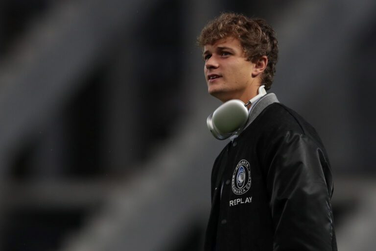BERGAMO, ITALY - NOVEMBER 04: Giorgio Scalvini of Atalanta BC inspects the pitch prior to the Serie A TIM match between Atalanta BC and FC Internazionale at Gewiss Stadium on November 04, 2023 in Bergamo, Italy. (Photo by Emilio Andreoli/Getty Images)
