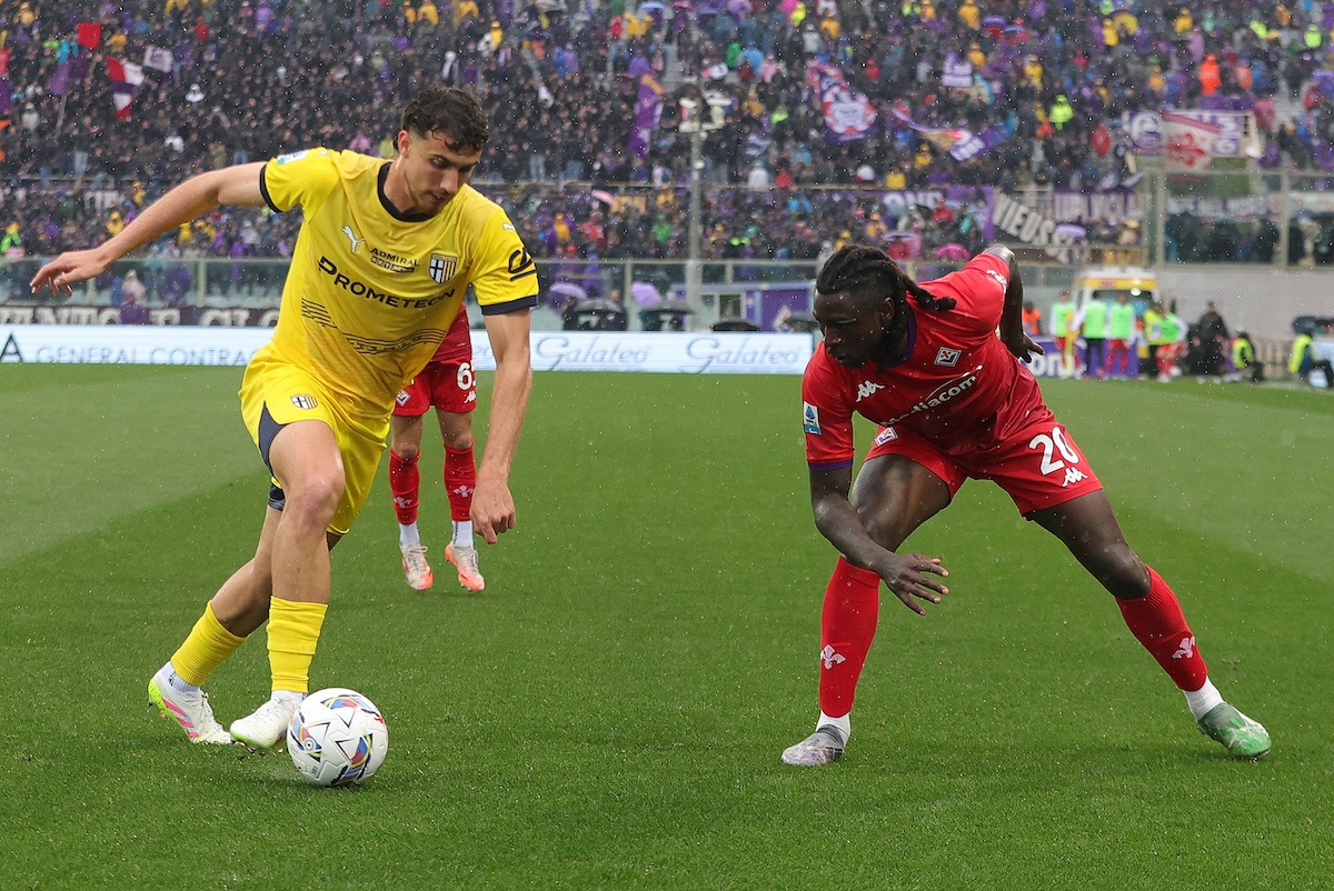 Inter meet Leoni agent amid Juventus, Milan and Liverpool links 10 FLORENCE, ITALY - APRIL 13: Giovanni Leoni of Parma in action against Moise Kean of ACF Fiorentina during the Serie A match between Fiorentina and Parma at Stadio Artemio Franchi on April 13, 2025 in Florence, Italy. (Photo by Gabriele Maltinti/Getty Images)