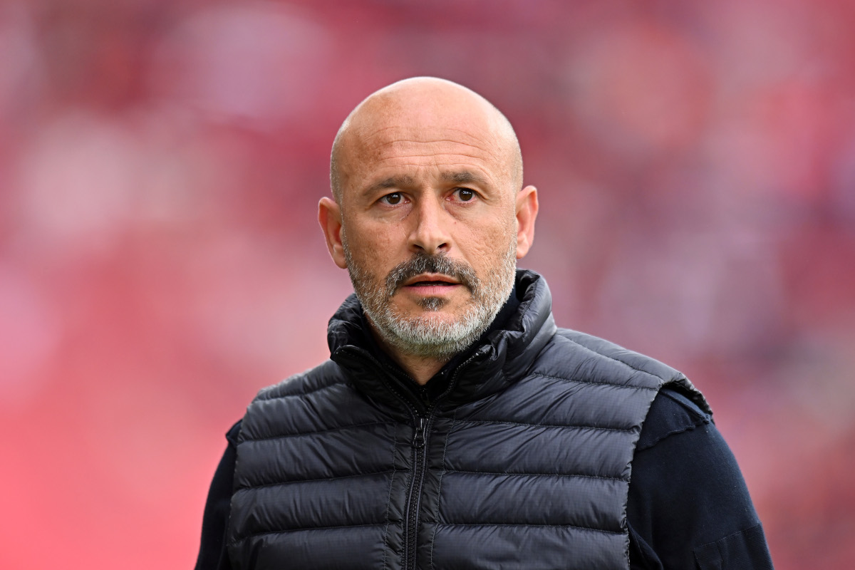 Bologna offer ex-Juventus winger Bernardeschi Serie A return after MLS departure 10 BOLOGNA, ITALY - APRIL 20: Vincenzo Italiano, Head Coach of Bologna, looks on prior to the Serie A match between Bologna and FC Internazionale at Stadio Renato Dall'Ara on April 20, 2025 in Bologna, Italy. (Photo by Alessandro Sabattini/Getty Images)