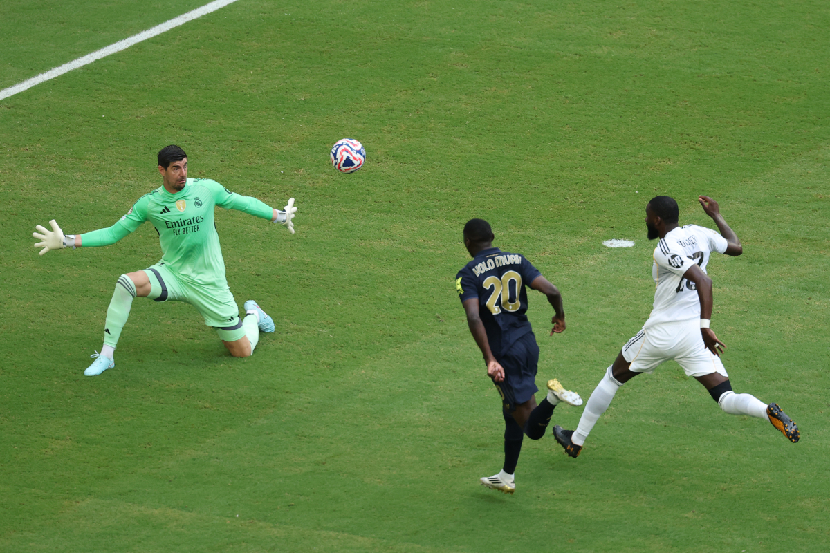 Juventus continue to chase Osimhen after signing David 9 MIAMI GARDENS, FLORIDA - JULY 01: Randal Kolo Muani #20 of Juventus FC takes a shot against Thibaut Courtois #1 and Antonio Ruediger #22 of Real Madrid C.F. during the FIFA Club World Cup 2025 round of 16 match between Real Madrid CF and Juventus FC at Hard Rock Stadium on July 01, 2025 in Miami Gardens, Florida. (Photo by Kevin C. Cox/Getty Images)