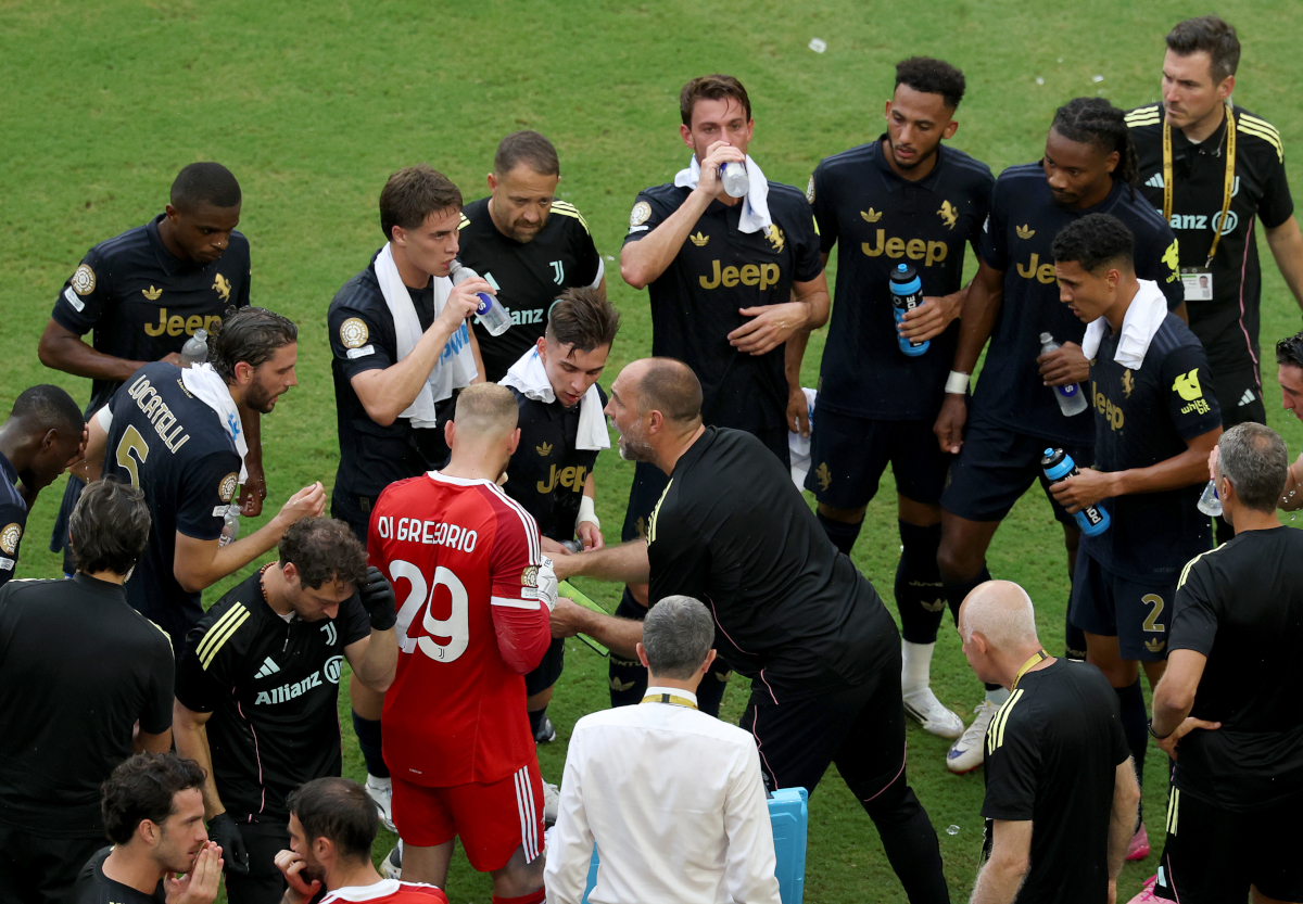 Sancho open to Juventus transfer as swap deal discussed with Man Utd 9 MIAMI GARDENS, FLORIDA - JULY 01: Igor Tudor, Head Coach of Juventus FC, speaks to Manuel Locatelli #5 and Michele Di Gregorio #29 of Juventus FC during a hydration break during the FIFA Club World Cup 2025 round of 16 match between Real Madrid CF and Juventus FC at Hard Rock Stadium on July 01, 2025 in Miami Gardens, Florida. (Photo by Kevin C. Cox/Getty Images)