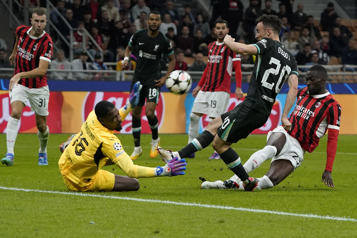 Serie A and Italian football mourns loss of Diogo Jota: Tributes and messages 7 Mike Maignan in action against Diogo Jota of Liverpool FC during the UEFA Champions League 2024/25 League Phase MD1 match between AC Milan and Liverpool FC at Stadio San Siro on September 17, 2024 in Milan, Italy. (Photo by Pier Marco Tacca/Getty Images)