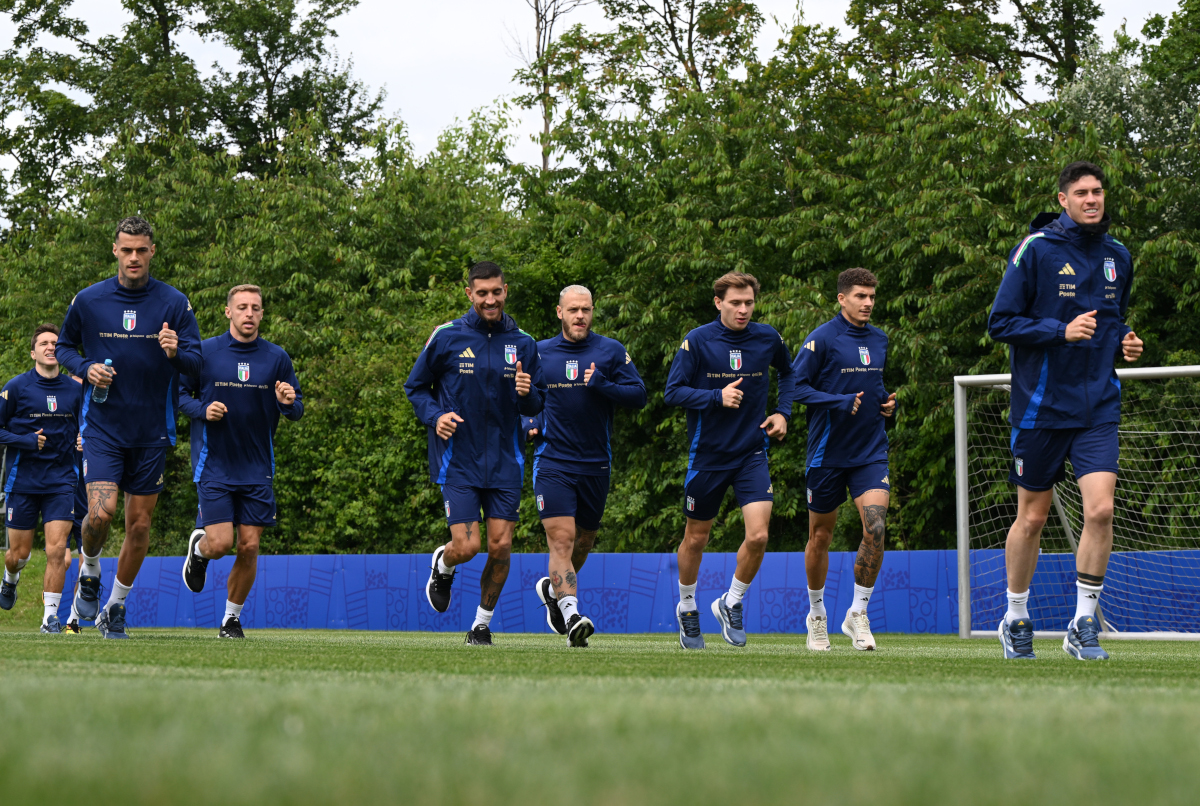 The Rise of Italian Full‑Backs: Tracking the New Wave of Wing‑Back Wizards 8 ISERLOHN, GERMANY - JUNE 16: Federico Dimarco, Nicolo Barella, Alessandro Bastoni, Lorenzo Pellegrini, Gianluigi Donnarumma and Giovanni Di Lorenzo of Italy in action during Italy training session at Hemberg-Stadion on June 16, 2024 in Iserlohn, Germany. (Photo by Claudio Villa/Getty Images for FIGC)