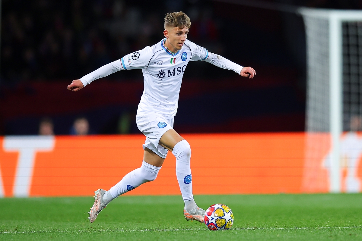 Official: Lindstrom joins Wolfsburg from Napoli after Everton loan spell 7 BARCELONA, SPAIN - MARCH 12: Jesper Lindstrom of SSC Napoli run with the ball during the UEFA Champions League 2023/24 round of 16 second leg match between FC Barcelona and SSC Napoli at Estadi Olimpic Lluis Companys on March 12, 2024 in Barcelona, Spain. (Photo by Eric Alonso/Getty Images) (set to join Everton on loan for 2024-25 season)
