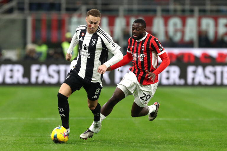 MILAN, ITALY - NOVEMBER 23: Teun Koopmeiners of Juventus is challenged by Youssouf Fofana of AC Milan during the Serie A match between AC Milan and Juventus at Stadio Giuseppe Meazza on November 23, 2024 in Milan, Italy. (Photo by Marco Luzzani/Getty Images)