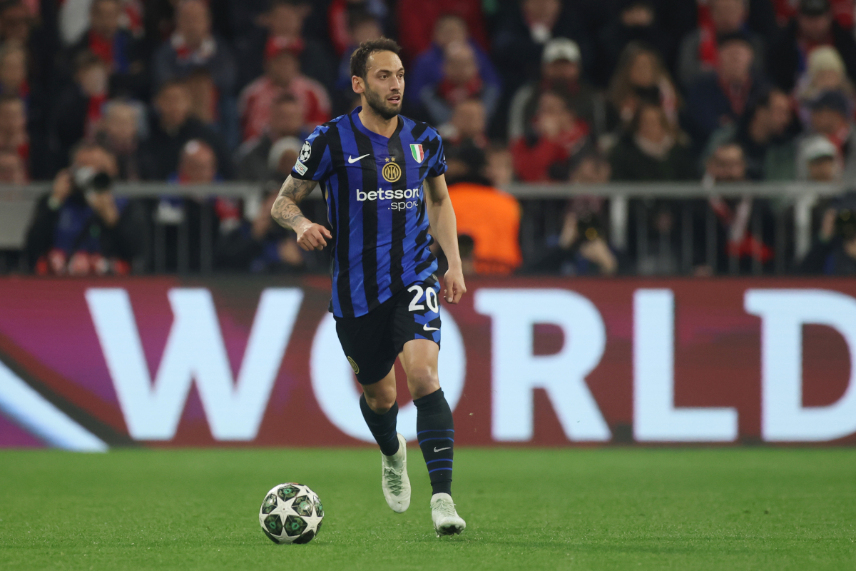 Calhanoglu talks on Galatasaray and Fenerbahce rumours and Lautaro reconciliation 6 MUNICH, GERMANY - APRIL 08: Hakan Calhanoglu of FC Internazionale controls the ball during the UEFA Champions League 2024/25 Quarter Final First Leg match between FC Bayern München and FC Internazionale Milano at Fussball Arena Muenchen on April 08, 2025 in Munich, Germany. (Photo by Alex Grimm/Getty Images)