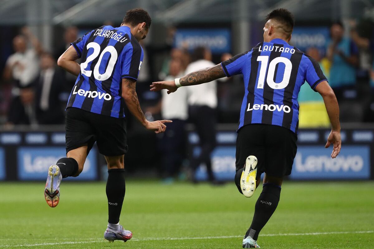 MILAN, ITALY - AUGUST 20: Hakan Calhanoglu of FC Internazionale celebrates his goal with his team-mate Lautaro Martinez during the Serie A match between FC Internazionale and Spezia Calcio at Stadio Giuseppe Meazza on August 20, 2022 in Milan, Italy. (Photo by Marco Luzzani/Getty Images)