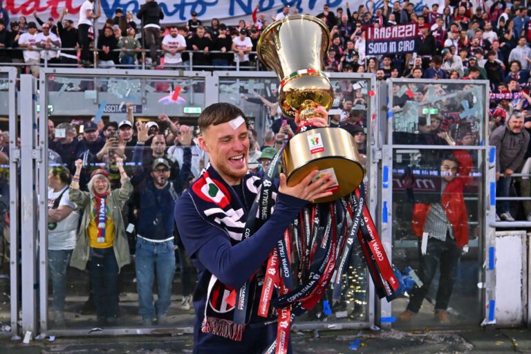 BOLOGNA, ITALY - MAY 24: Sam Beukema of Bologna during the Serie A match between Bologna and Genoa at Stadio Renato Dall'Ara on May 24, 2025 in Bologna, Italy. (Photo by Alessandro Sabattini/Getty Images, linked with Napoli)