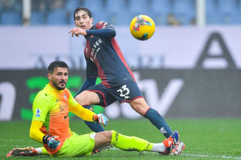 GENOA, ITALY - NOVEMBER 24: Alan Sherri of Cagliari (left) and Fabio Miretti of Genoa vie for the ball during the Serie A match between Genoa and Cagliari at Stadio Luigi Ferraris on November 24, 2024 in Genoa, Italy. (Photo by Getty Images/Getty Images)