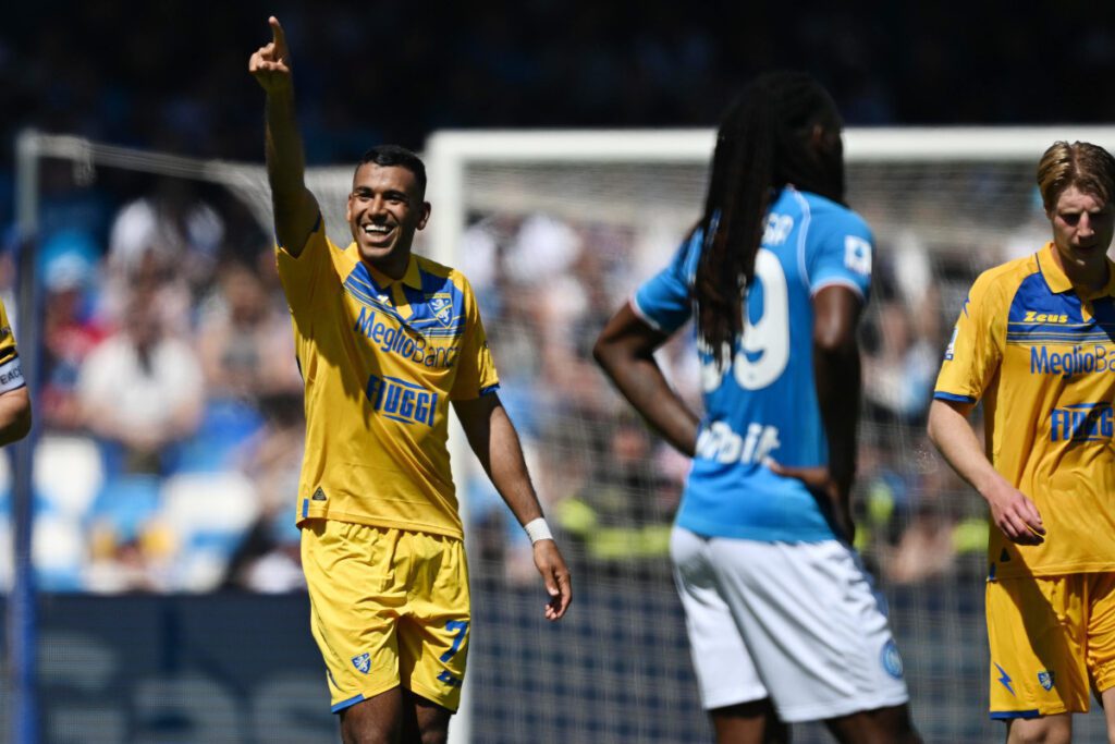 NAPLES, ITALY - APRIL 14: Walid Cheddira of Frosinone Calcio celebrates after scoring his side second goal during the Serie A TIM match between SSC Napoli and Frosinone Calcio at Stadio Diego Armando Maradona on April 14, 2024 in Naples, Italy. (Photo by Francesco Pecoraro/Getty Images) (Photo by Francesco Pecoraro/Getty Images)