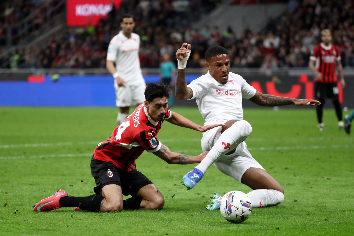 Folorunsho: Italy midfielder set to join Cagliari from Napoli 6 MILAN, ITALY - APRIL 05: Michael Folorunsho of Fiorentina is challenged by Tijjani Reijnders of AC Milan during the Serie A match between AC Milan and Fiorentina at Stadio Giuseppe Meazza on April 05, 2025 in Milan, Italy. (Photo by Marco Luzzani/Getty Images)
