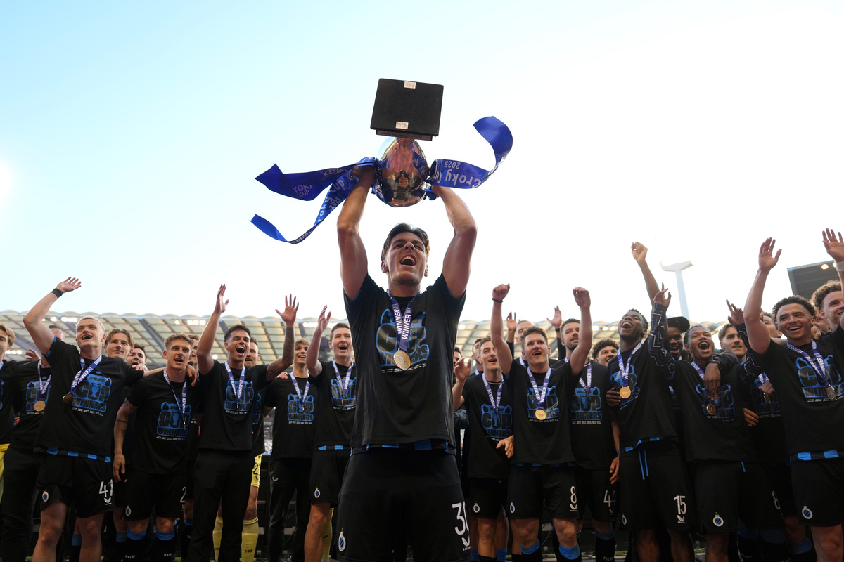 Video: Jashari arrives for Milan medical after sealing €37m transfer from Club Brugge 3 BRUSSELS, BELGIUM - MAY 04: Ardon Jashari #30 of Club Brugge KV lifts the Croky Cup trophy after Club Brugge KV defeated RSC Anderlecht 2-1 in the Croky Cup Final at King Baudouin Stadium on May 04, 2025 in Brussels, Belgium. (Photo by Alex Bierens de Haan/Getty Images)