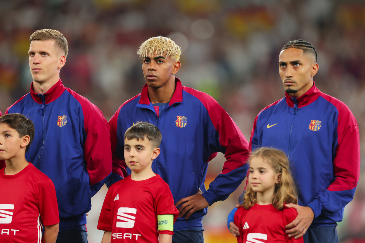 McTominay and Lautaro nominated for 2025 Ballon d’Or 10 SEVILLE, SPAIN - APRIL 26: Dani Olmo, Lamine Yamal and Raphinha of FC Barcelona look on prior to the Copa del Rey Final match between FC Barcelona and Real Madrid at Estadio de La Cartuja on April 26, 2025 in Seville, Spain. (Photo by Fran Santiago/Getty Images)