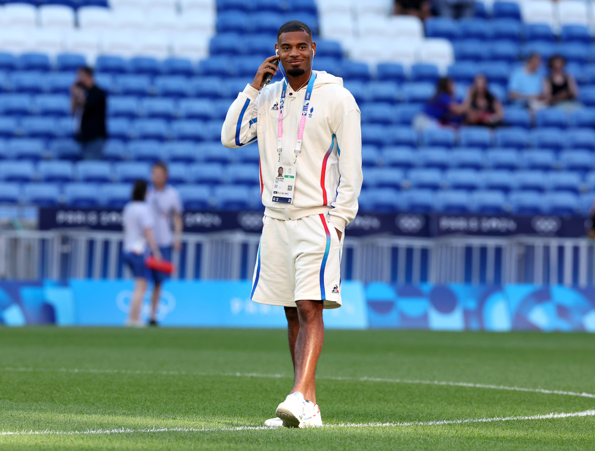 LYON, FRANCE - AUGUST 05: Andy Diouf #20 of Team France inspects the pitch prior to the Men's semifinal match between France and Egypt during the Olympic Games Paris 2024 at Stade de Lyon on August 05, 2024 in Lyon, France. (Photo by Claudio Villa/Getty Images)