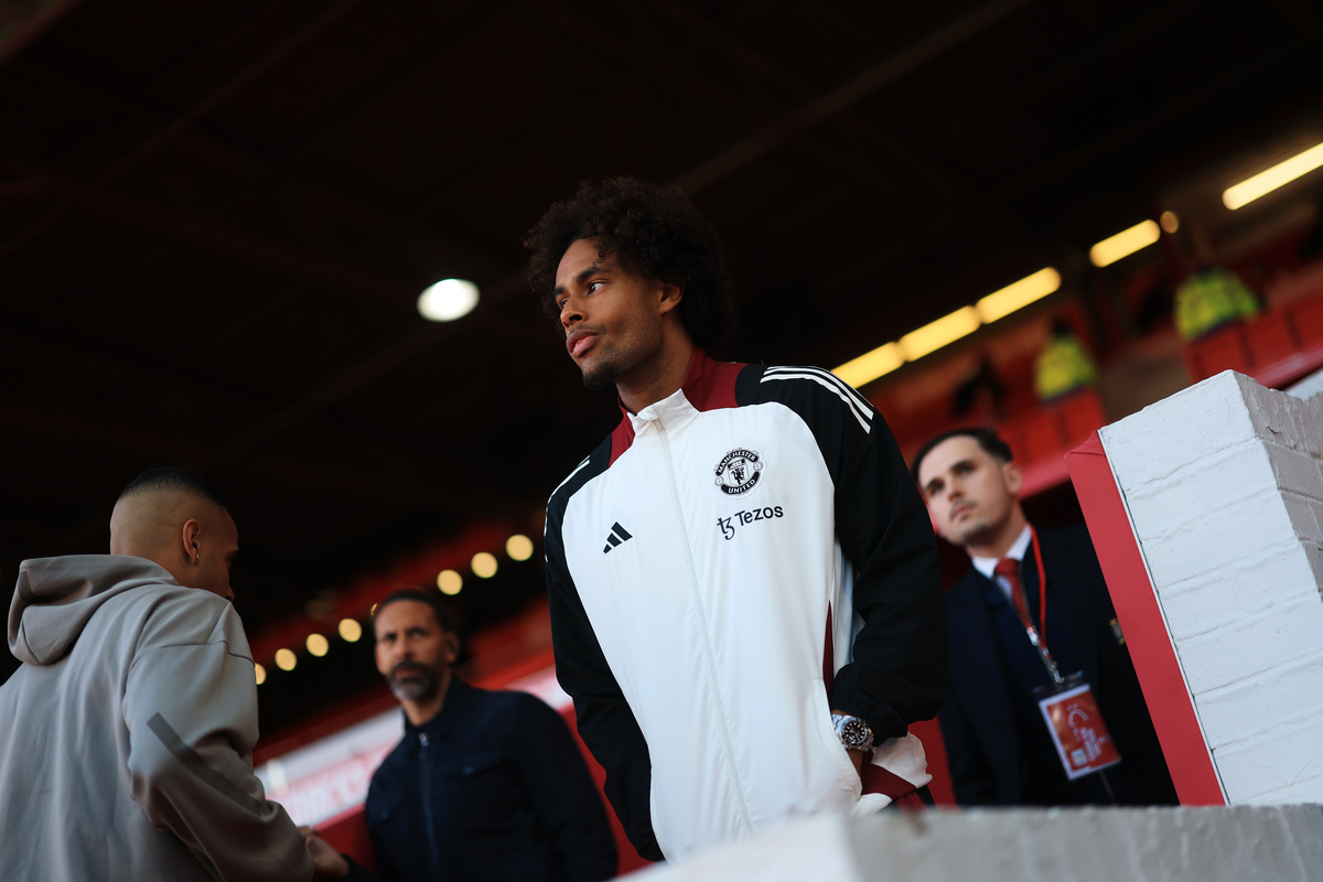 Manchester United have already made Zirkzee decision for Napoli 7 NOTTINGHAM, ENGLAND - APRIL 01: Joshua Zirkzee of Manchester United looks on as he walks out of the tunnel to inspect the pitch prior to during the Premier League match between Nottingham Forest FC and Manchester United FC at City Ground on April 01, 2025 in Nottingham, England. (Photo by Carl Recine/Getty Images)